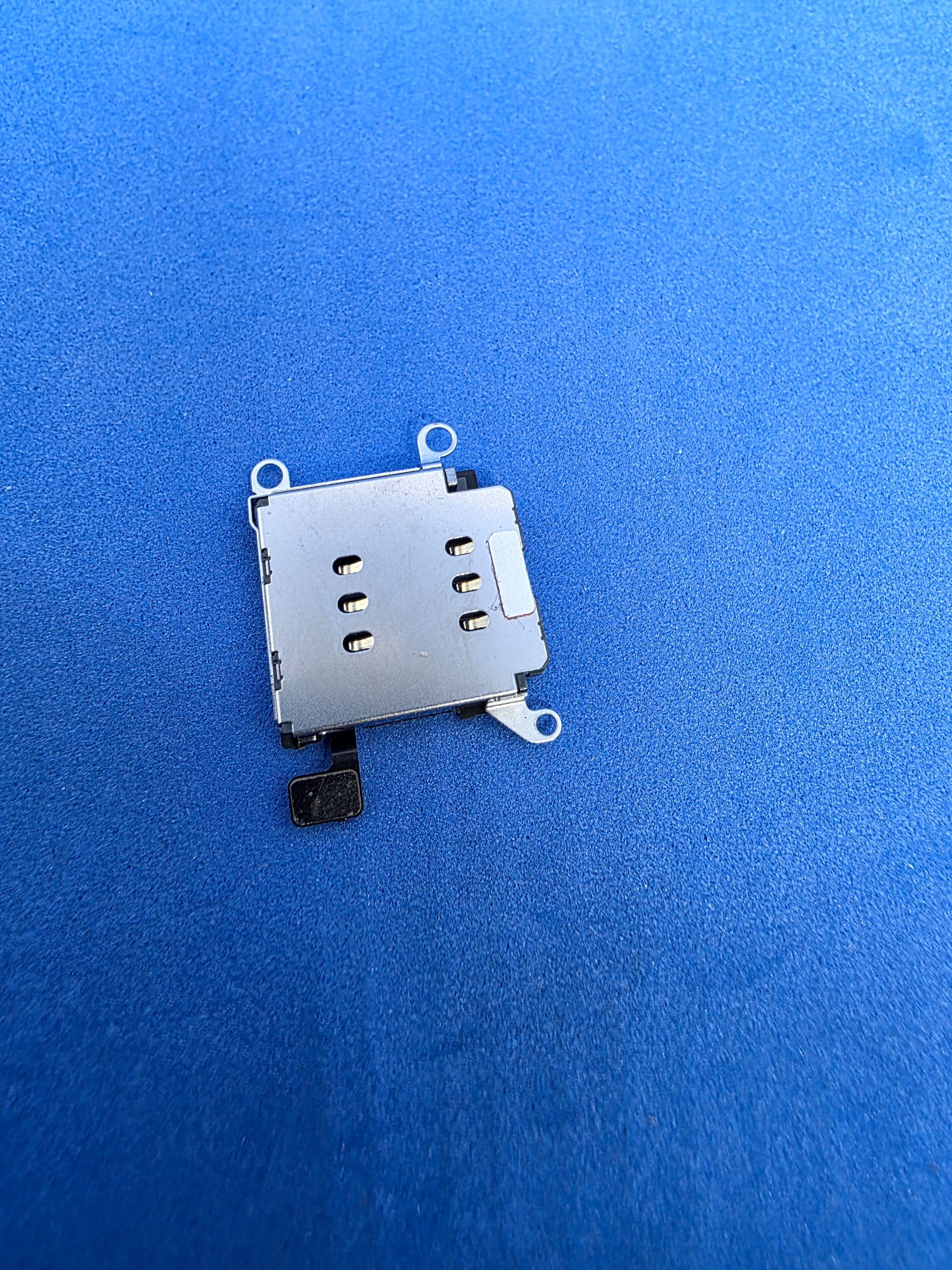 Czytnik Sim sim reader Iphone 12 demontaż