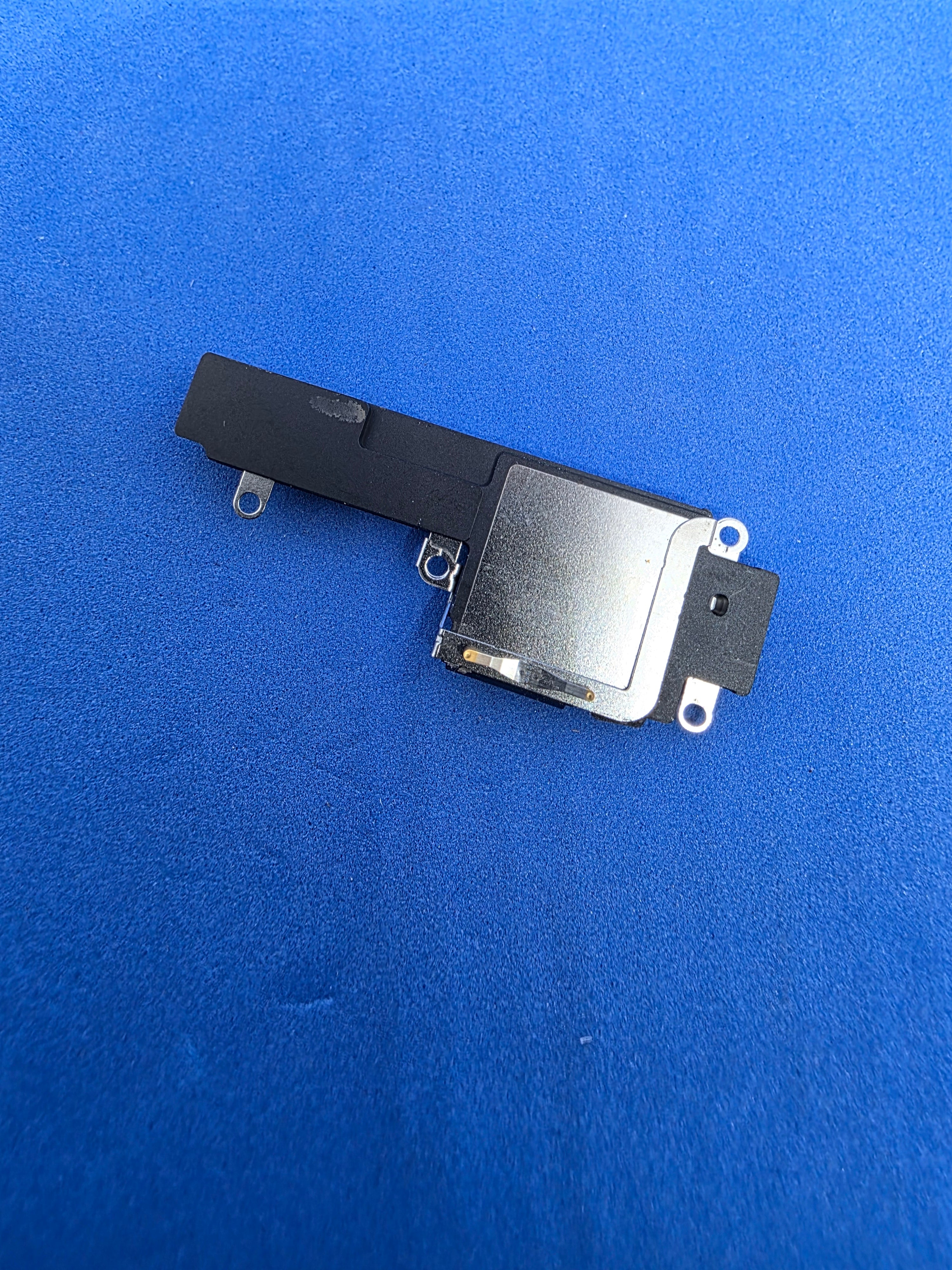Głośnik dolny buzzer Iphone 13 demontaż