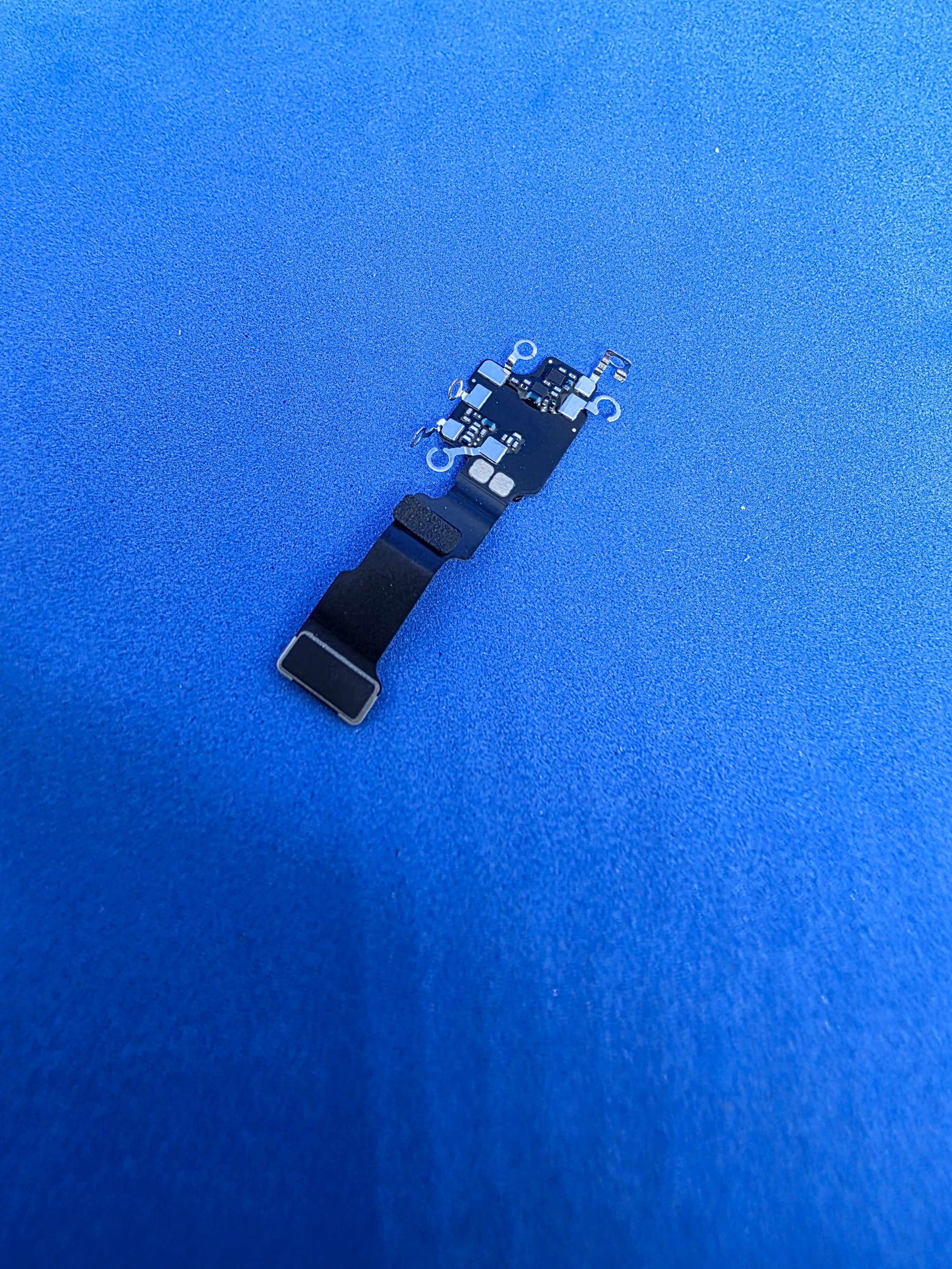 Taśma Flex antena Wifi Iphone 14 Pro Demontaż
