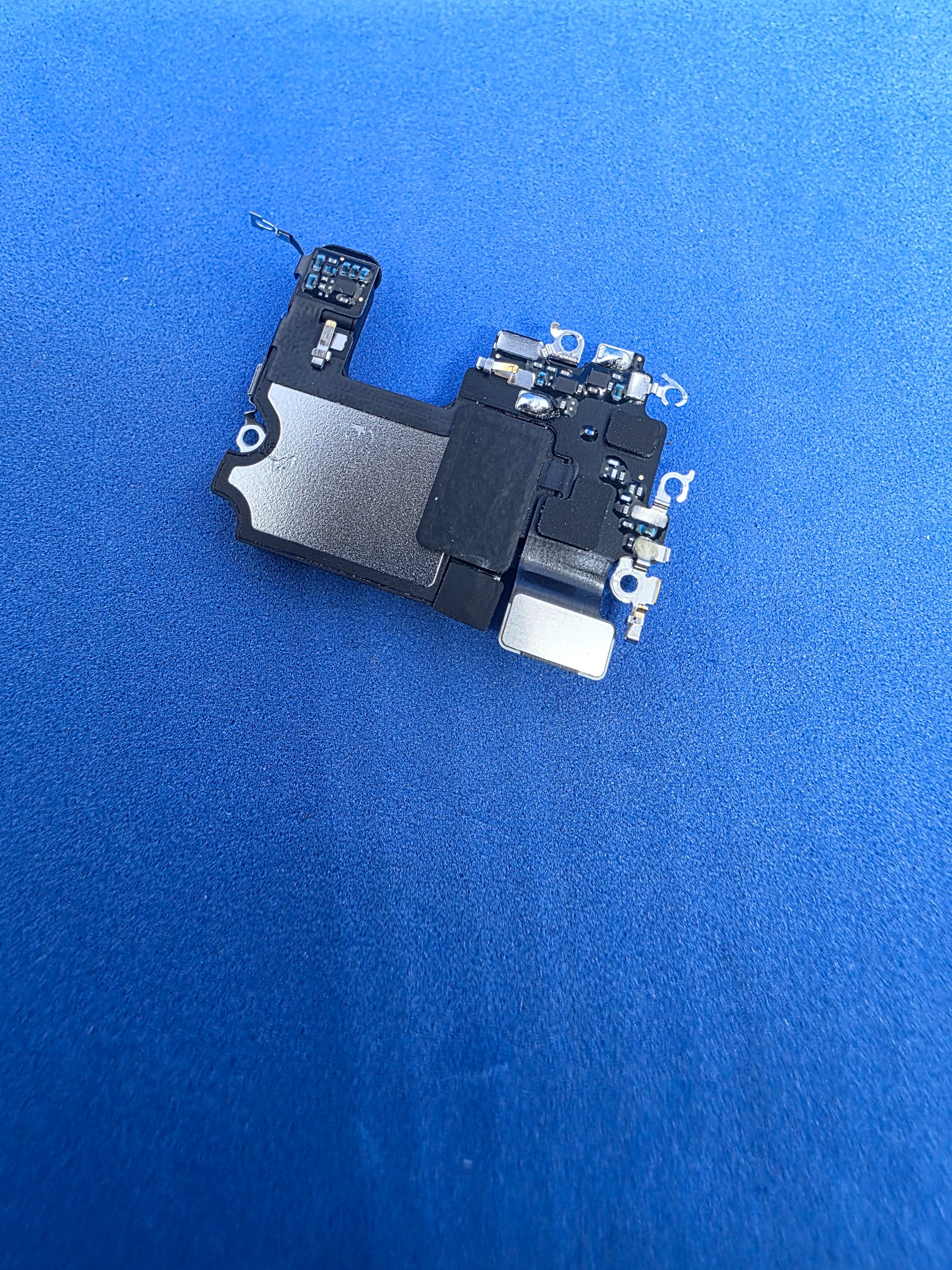 Głośnik rozmów górny Iphone 14 Demontaż